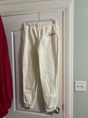 Bobbie Brooks Ladies White 'Love' Embroidered Fleece Joggers Size M